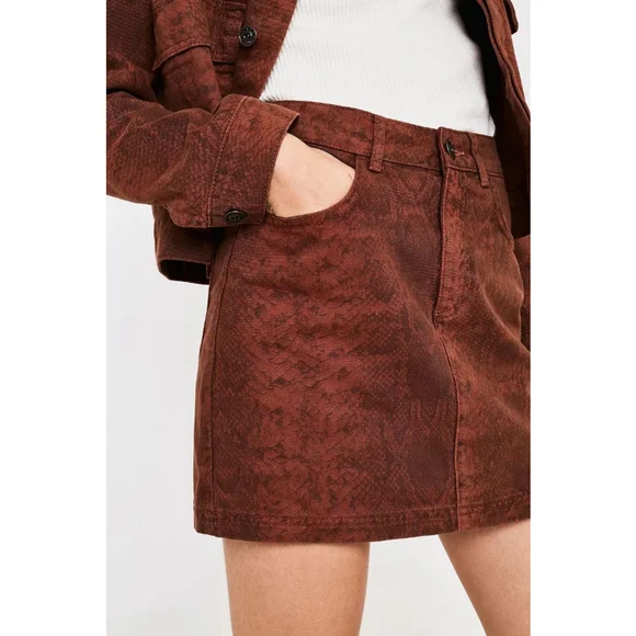 Urban Outfitters BDG Brick Snake Print Denim Mini NWT Skirt LG Waist 15" Retired - Picture 2 of 9